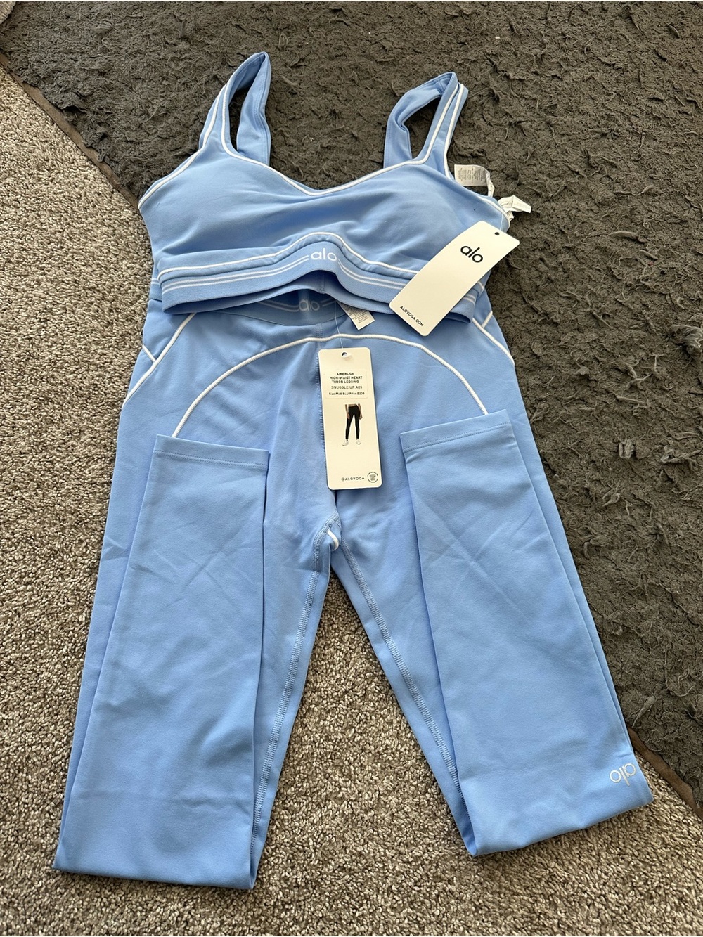 ALO Yoga Women’s Light Blue Sculpting Capri Leggings & Support Bra Set